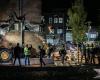 La policía utiliza excavadoras para expulsar a manifestantes pro palestinos en la Universidad de Ámsterdam en Roeterseiland